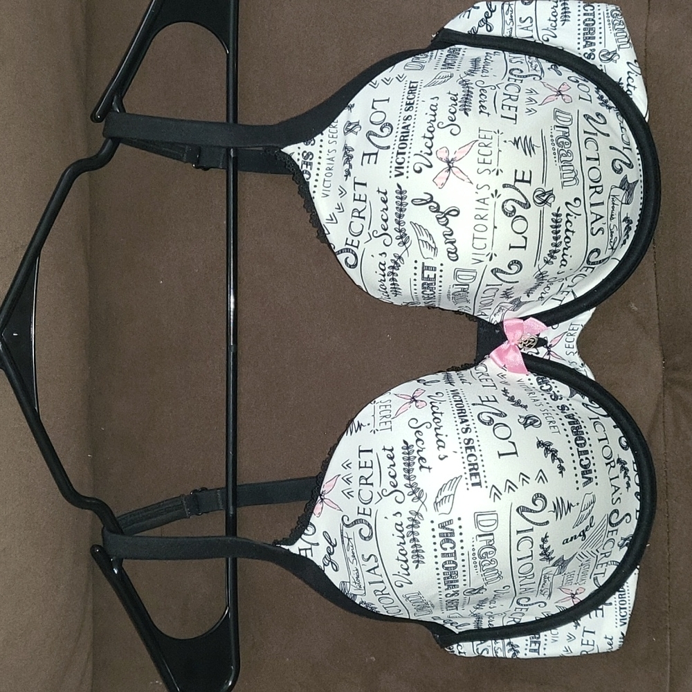 Victoria's Secret 34DD bra